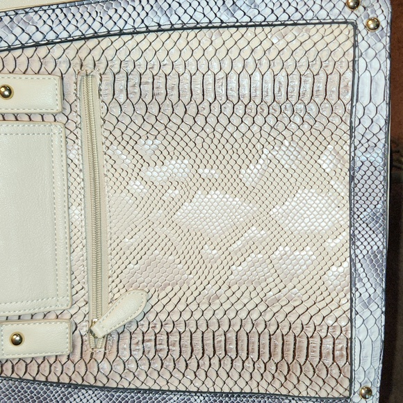 Vieta Purse - Picture 3 of 7